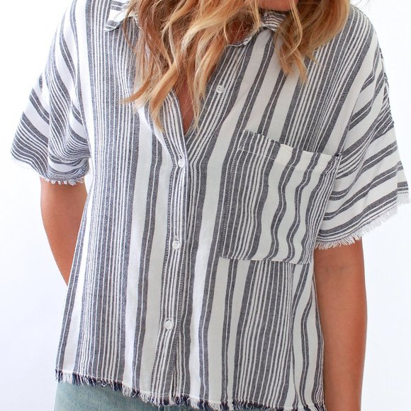 #63❤️ New Bella Dahl Short Sleeve Frayed Hem Button Down - Picture 1 of 4